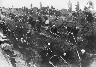 Russian civilians building fortifications around Moscow